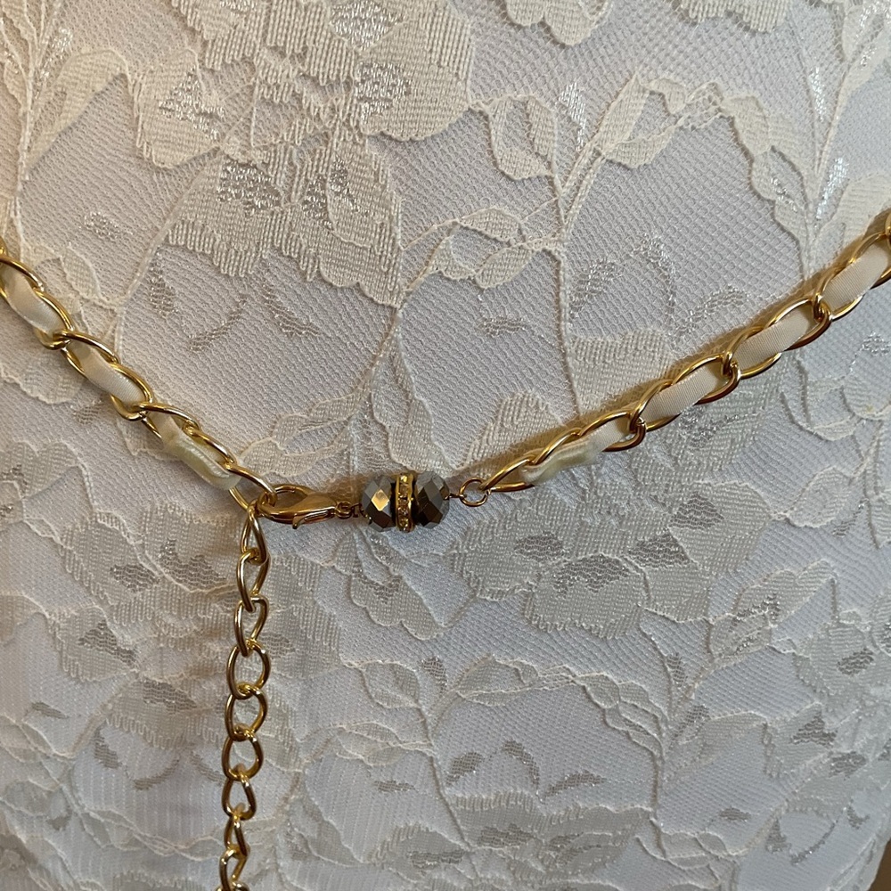 Diva Apparel Ivory Floral Lace Dress Size Small Sheer Neckline Gold Chain Belt - Picture 6 of 8